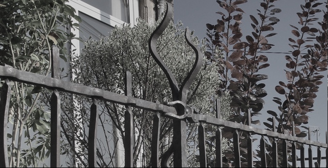 Grille sur muret fer pur forgé